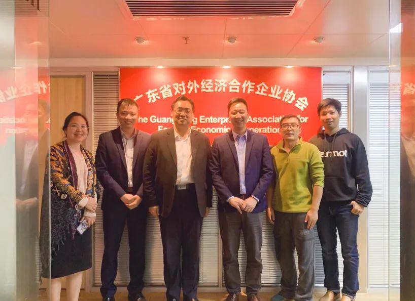 2 月 10 日 廣東省對外經濟合作企業(yè)協(xié)會駐莫斯科代表處首席代表&俄羅斯粵商會會長孫繼業(yè)、秘書長于超先、秘書長李欽武、正睿咨詢集團商業(yè)服務中心總經理武文盛（左3）、項目總監(jiān)譚懿（左2）合影