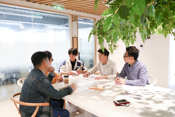 員工培訓與發(fā)展：培養(yǎng)人才，提升企業(yè)核心競爭力