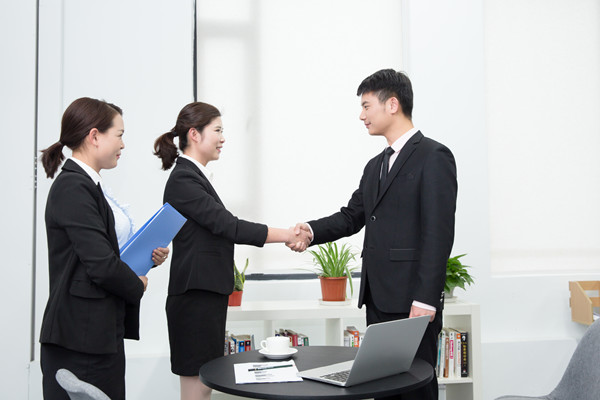 績(jī)效溝通：及時(shí)反饋，解決績(jī)效問題