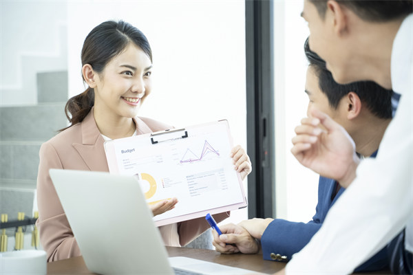 績效評估與反饋：客觀評估，持續(xù)改進