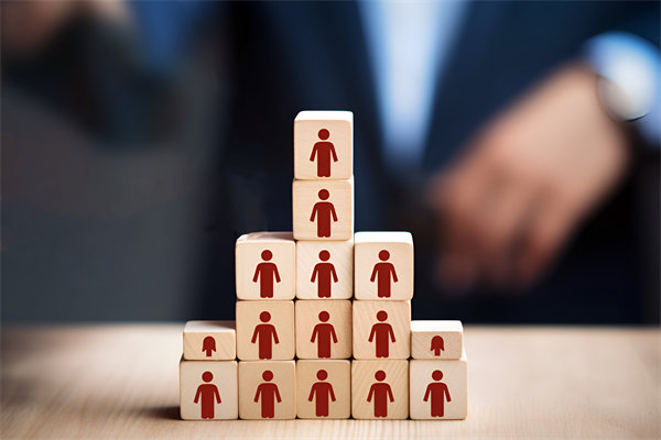 企業(yè)的發(fā)展戰(zhàn)略不僅僅是老板一個(gè)人的問題，還有誰？