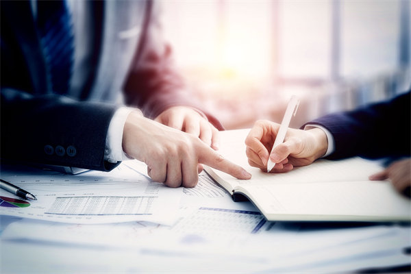 面對業(yè)績波動，企業(yè)如何靈活調(diào)整績效評價標準？