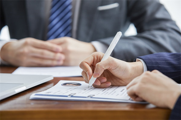招聘新趨勢：企業(yè)如何精準定位并吸引頂尖人才？