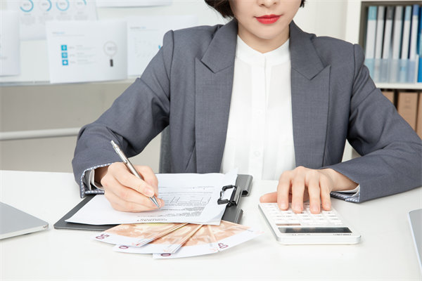 企業(yè)戰(zhàn)略轉(zhuǎn)型的關(guān)鍵成功因素與風(fēng)險規(guī)避策略何在？