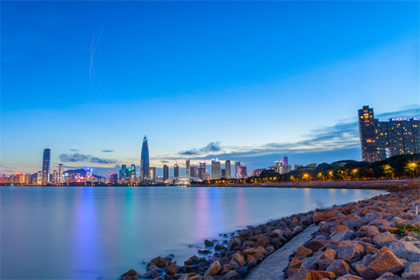 深圳戰(zhàn)略咨詢公司如何幫助企業(yè)制定長(zhǎng)遠(yuǎn)發(fā)展藍(lán)圖？