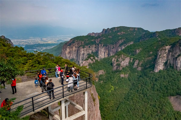 臺州戰(zhàn)略咨詢公司如何為企業(yè)定制長遠(yuǎn)發(fā)展戰(zhàn)略？