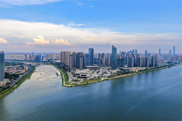 長沙戰(zhàn)略咨詢公司如何為企業(yè)定制差異化競爭戰(zhàn)略？