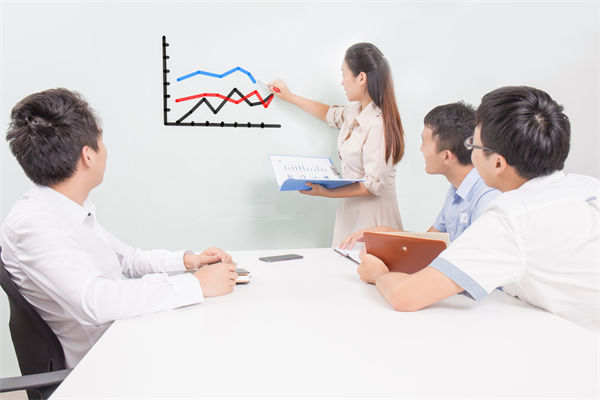 績(jī)效咨詢過程中，如何確保咨詢方案的落地實(shí)施？