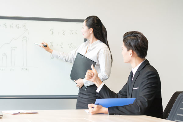 跨部門協(xié)作時，如何公平地衡量和評估每個人的績效？
