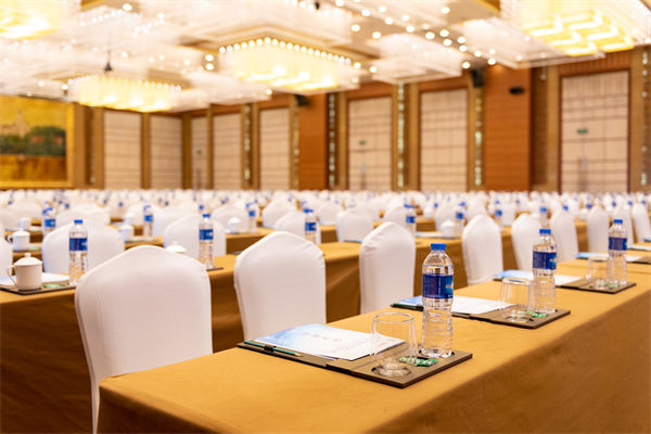 兩會(huì)熱議破解企業(yè)“生長(zhǎng)痛”，對(duì)企業(yè)戰(zhàn)略管理有何啟示？
