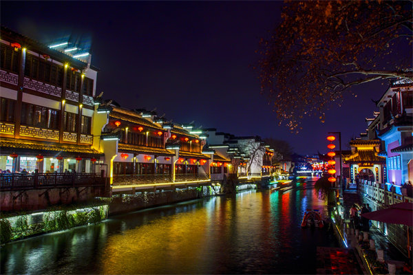 企業(yè)發(fā)展陷入瓶頸，南京戰(zhàn)略咨詢公司如何定制破局突圍方案？