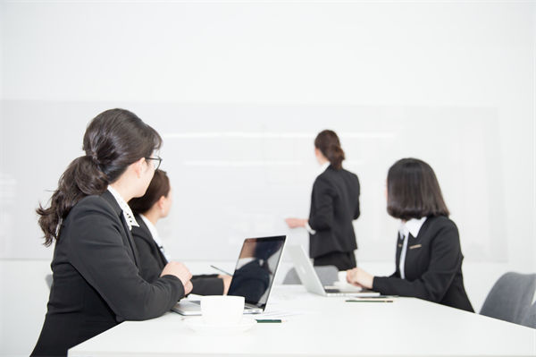 員工培訓(xùn)無效、成長(zhǎng)慢，人力資源管理怎樣定制高效方案？