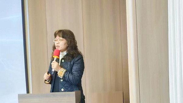 泰祺碩杯業(yè)總經(jīng)理夏紅巧女士致辭