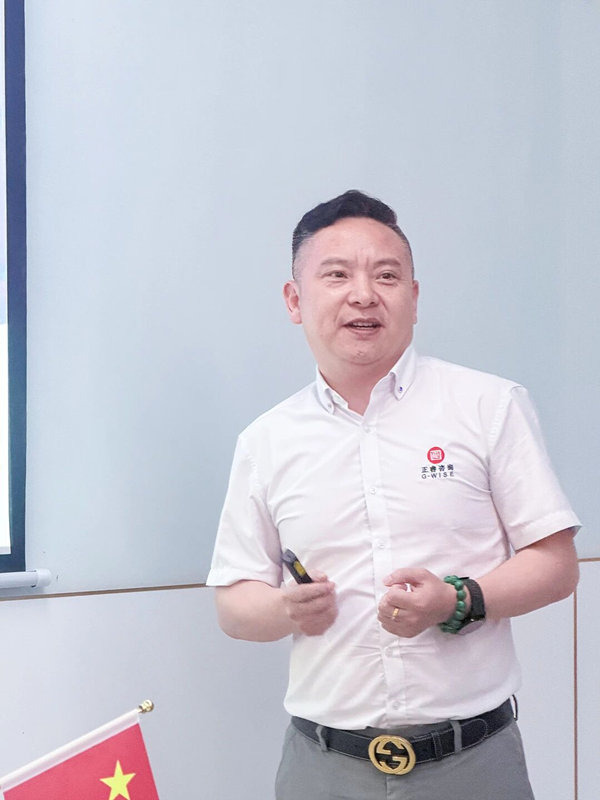 正睿咨詢集團營銷事業(yè)部總經(jīng)理李老師致辭